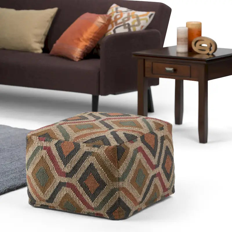 Pouf quadrato boho dal carattere originale