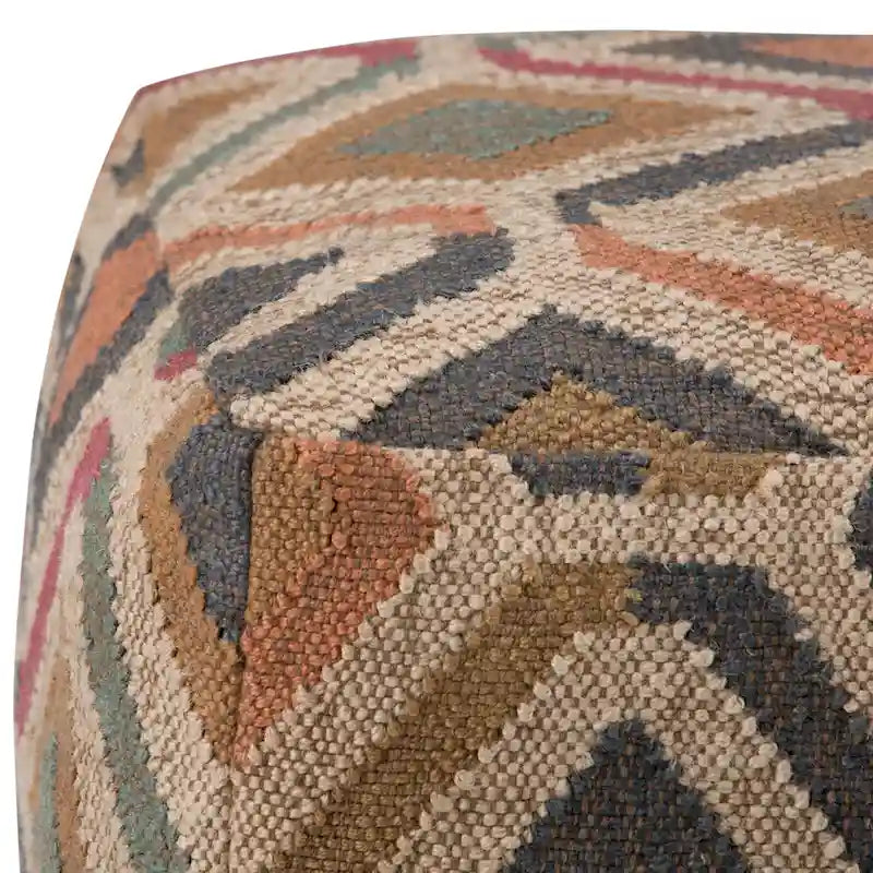 Pouf quadrato boho dal carattere originale