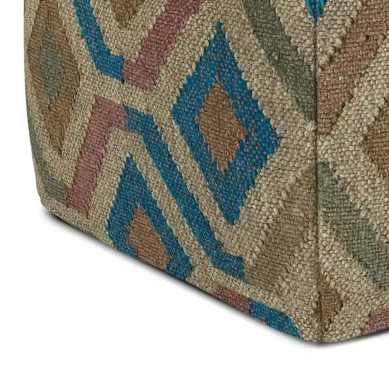 Pouf quadrato boho dal carattere originale