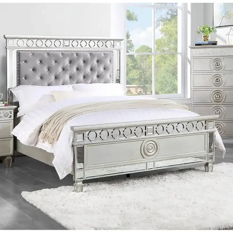 Letto matrimoniale in velluto grigio con finitura argentata e specchiata