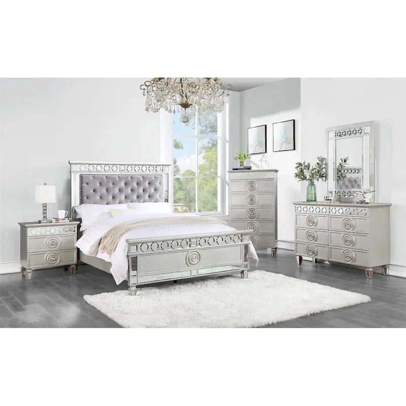 Letto matrimoniale in velluto grigio con finitura argentata e specchiata