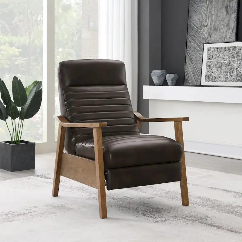 Sillón reclinable con brazos de madera y respaldo abatible
